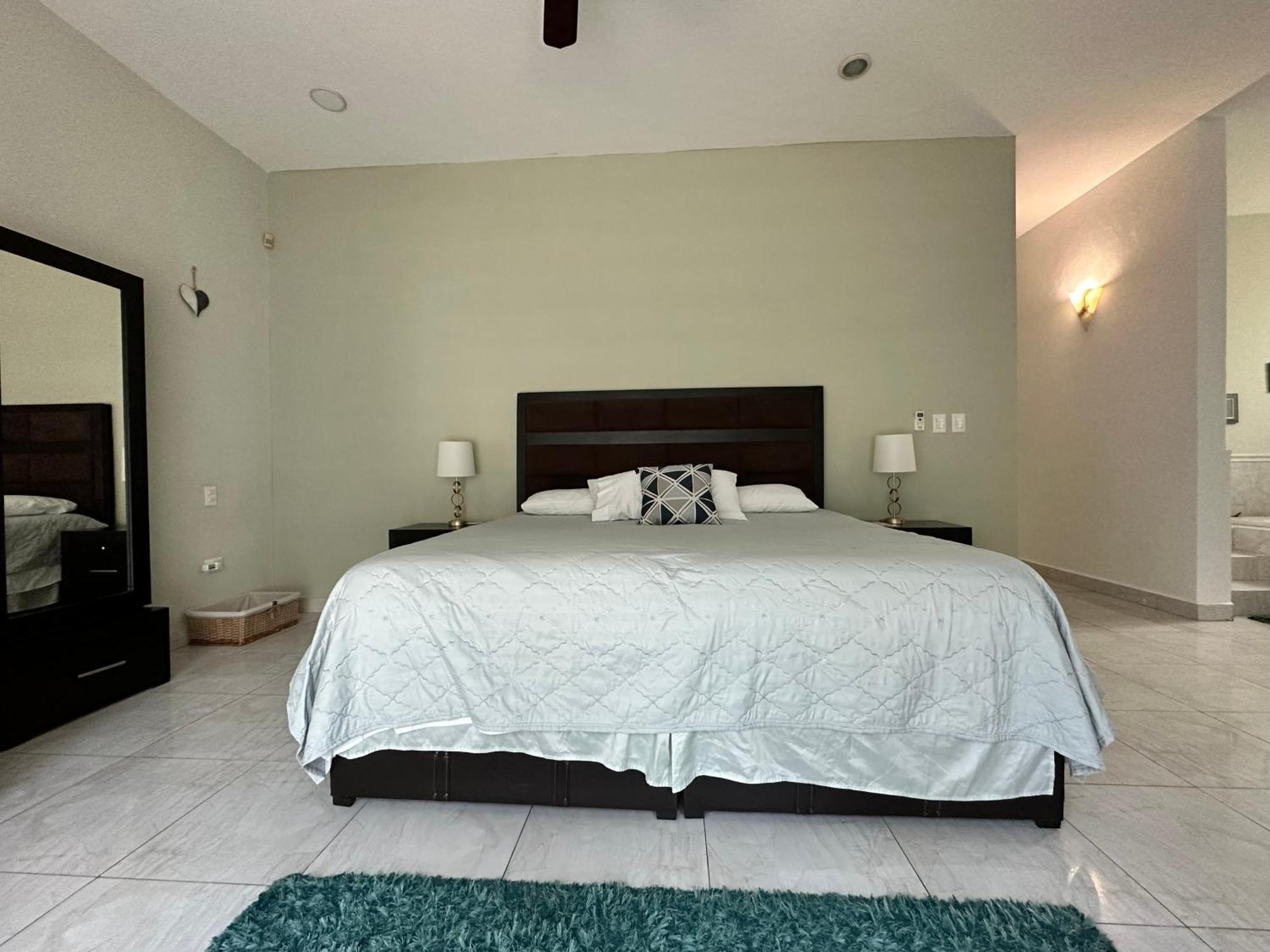 Casa Sasha's Mini Palace Bed and breakfast *