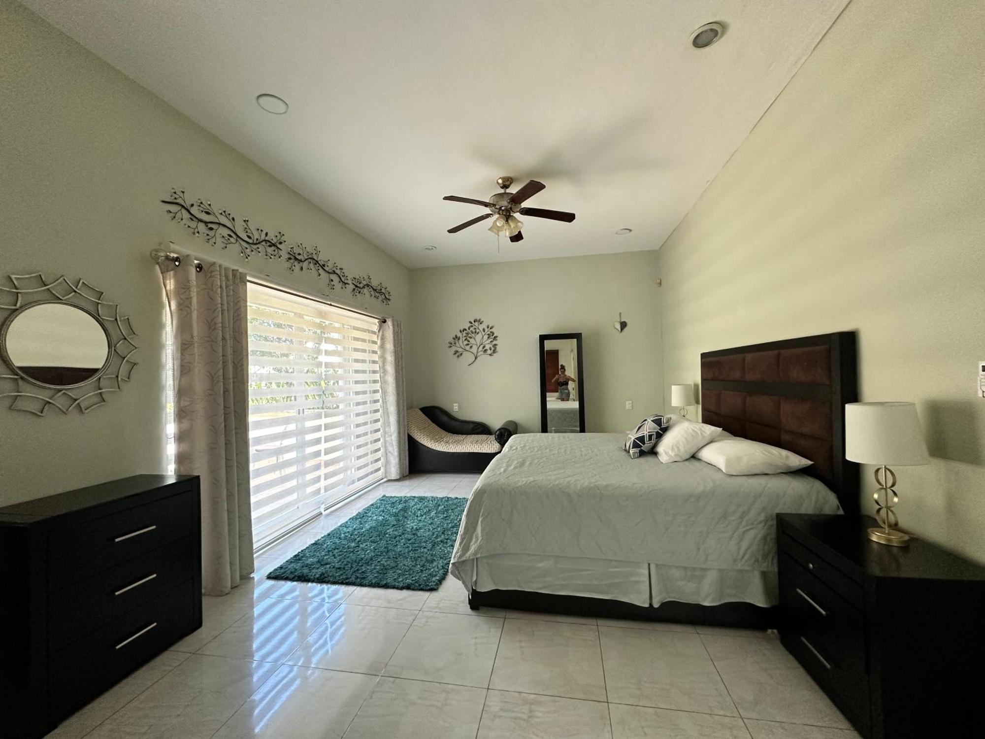 Casa Sasha's Mini Palace Bed and breakfast
