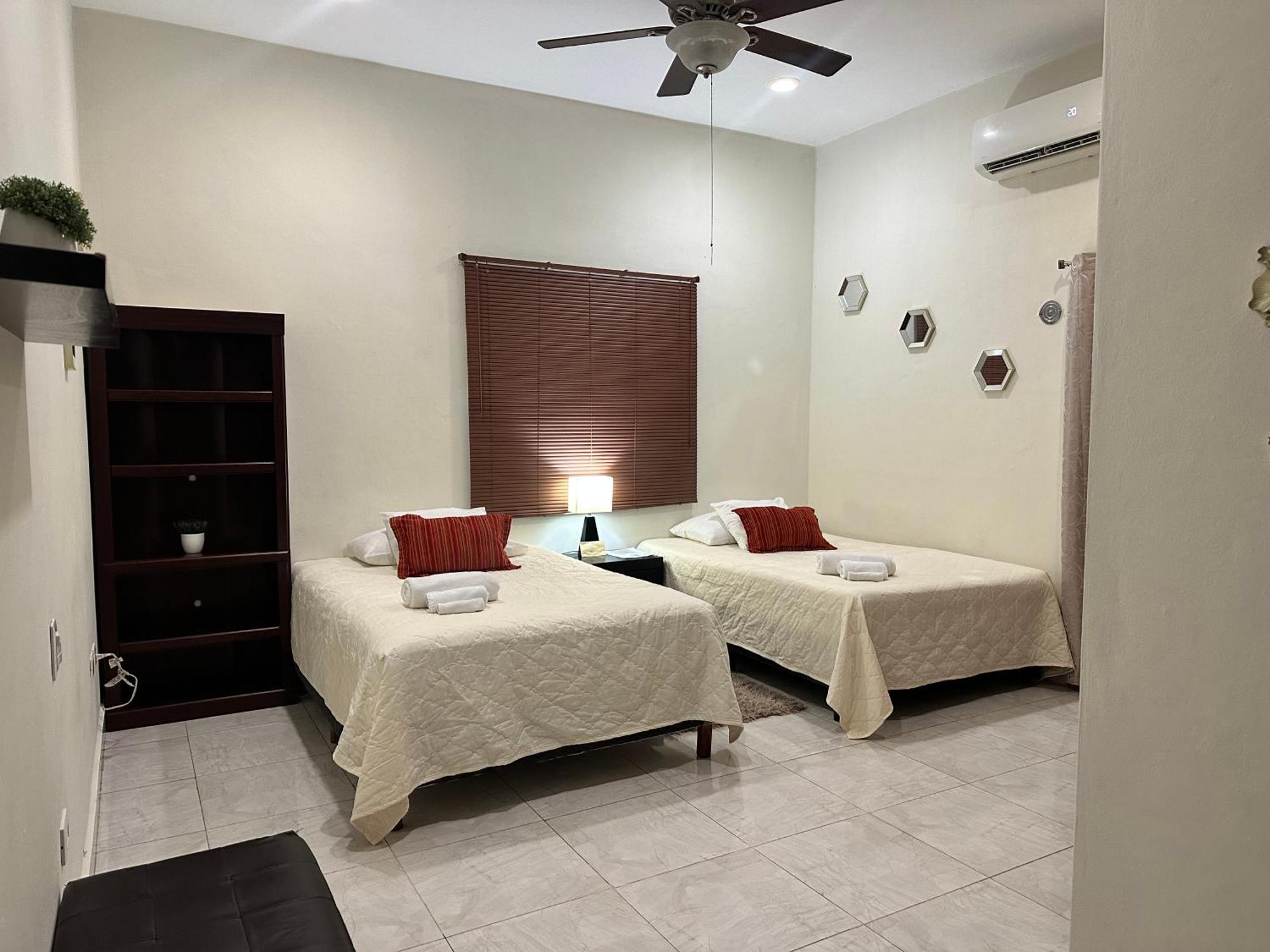 Casa Sasha's Mini Palace Bed and breakfast *