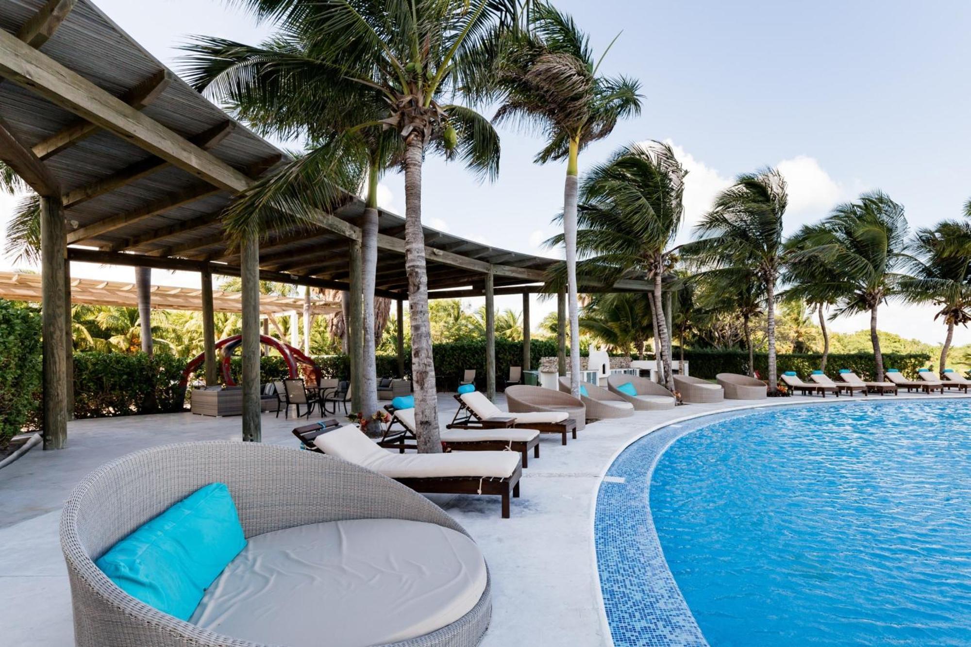 Beach, Pool 3br - 8 Guests Apartment *