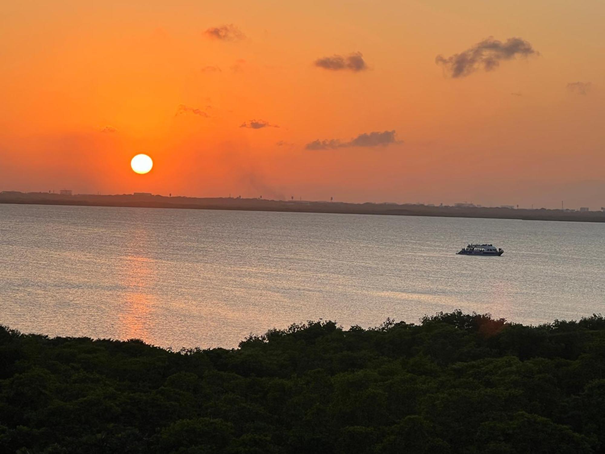 Solymar Studio Apt Beachfront With Sunset Views * Cancún