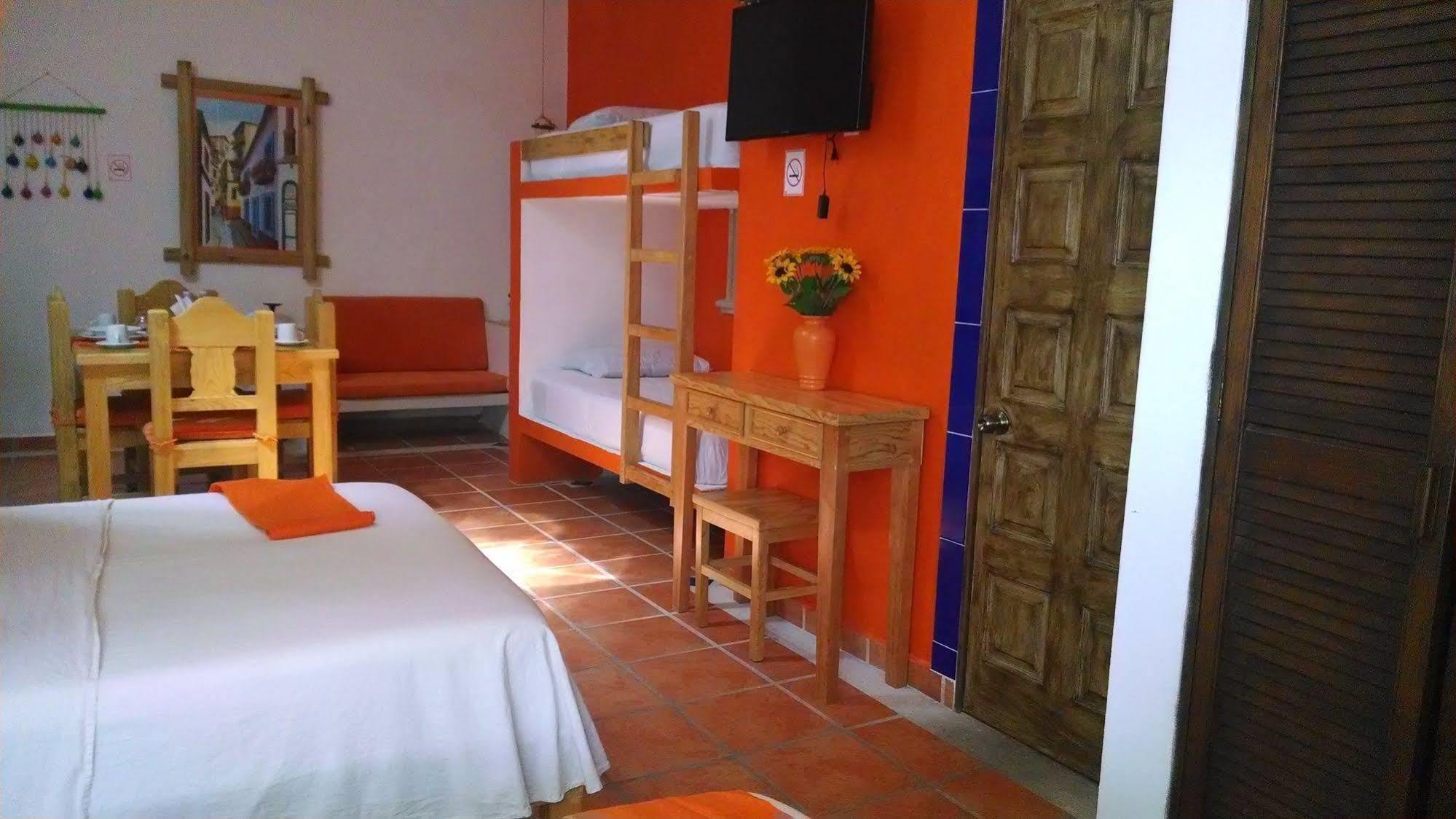 Mexicasa Cancun Hostel *